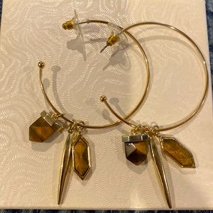 Hoop gold earrings with dagger detail